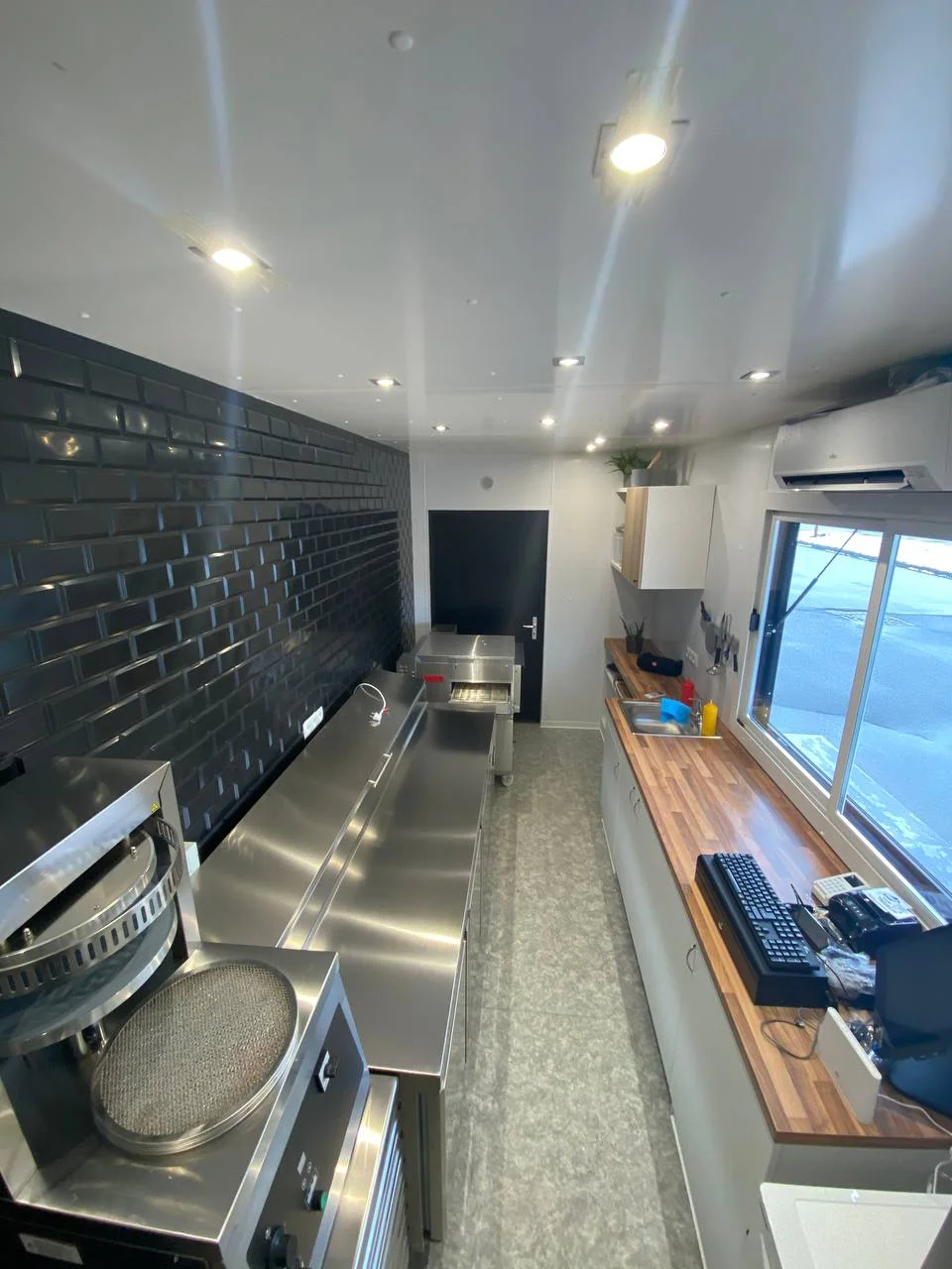 Pizza Snack — extérieur street food prestige